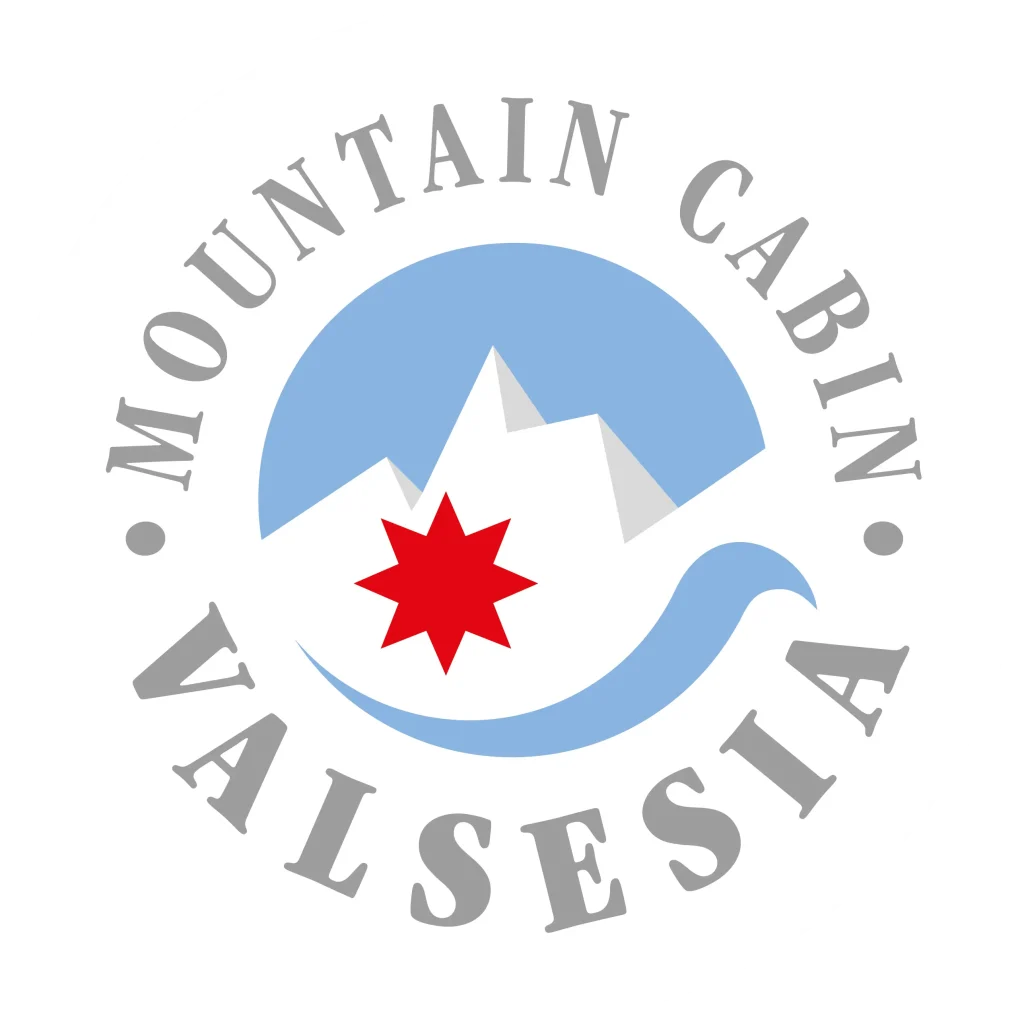 Rode ster in het logo van Mountain Cabin Valsesia met bergen en blauwe rivier in Valsesia Piemonte Italië